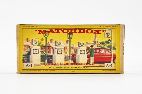 Matchbox 1 Accesory Pack BP Garage Pumps and Sign  OVP