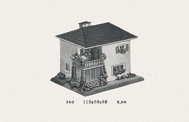 VAU-PE Nr. 162 Wohnhaus mit Balkon und Wintergarten